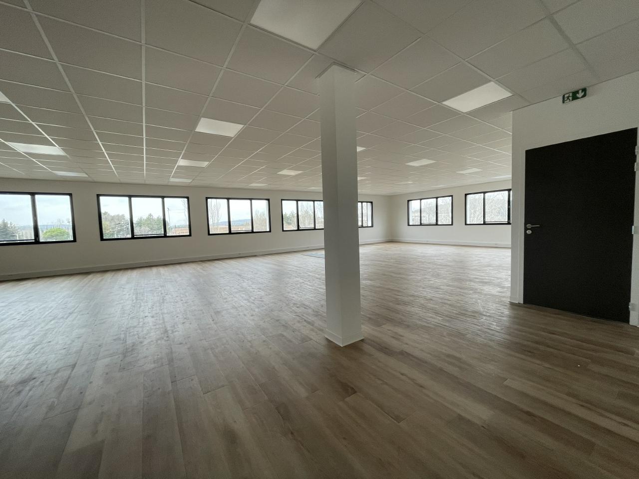 Bureau Éguilles 829m² Location bureau Éguilles Bouches-du-Rhône OLBUR2311990 8